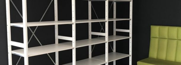 Houten rekken voor archief en magazijn